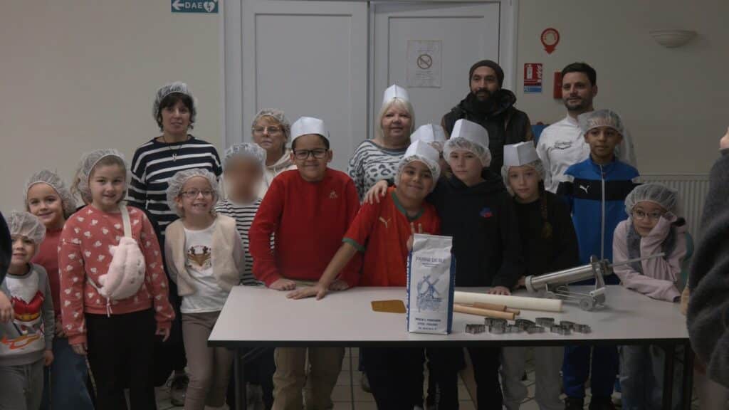 Biscuits de Noël : Quand la pâtisserie rapproche jeunes et seniors