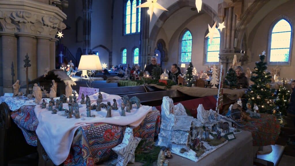 L’Univers Magique des Crèches : un Noël sans frontières