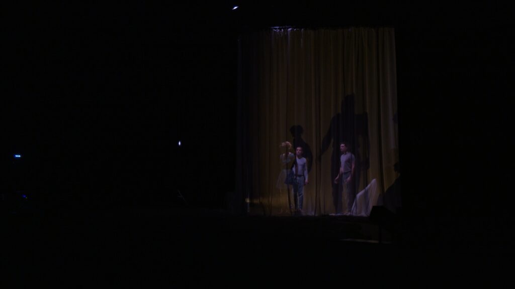 La pièce de théâtre 𝗥𝗘𝗩𝗘𝗡𝗜𝗥 par la Compagnie Le Talon Rouge