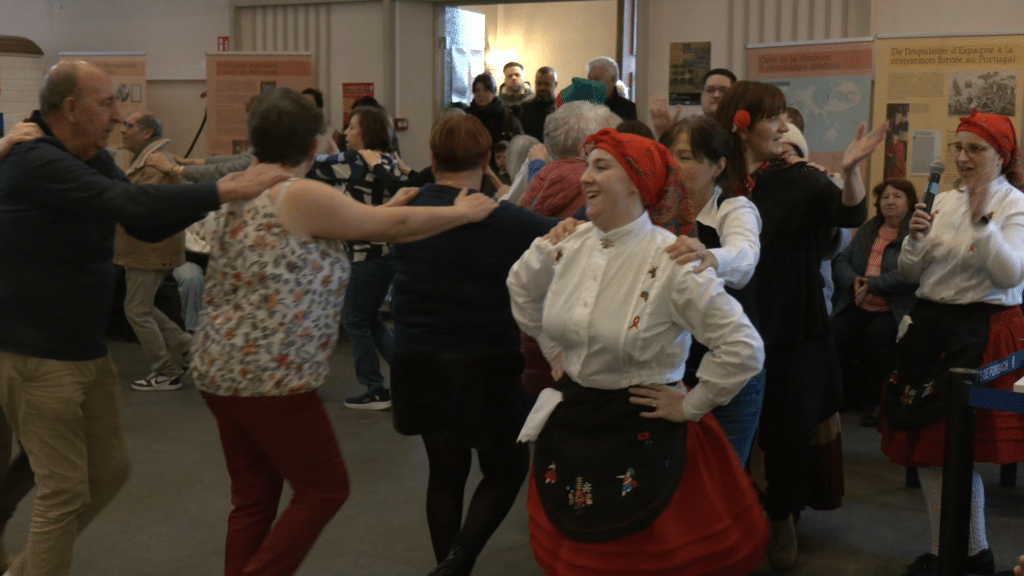 La Syna aux couleurs du drapeau portugais