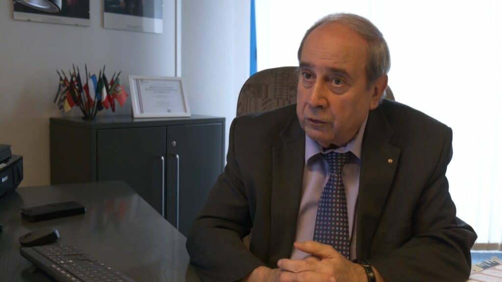 Ralph Klein se présente aux municipales de Tenteling