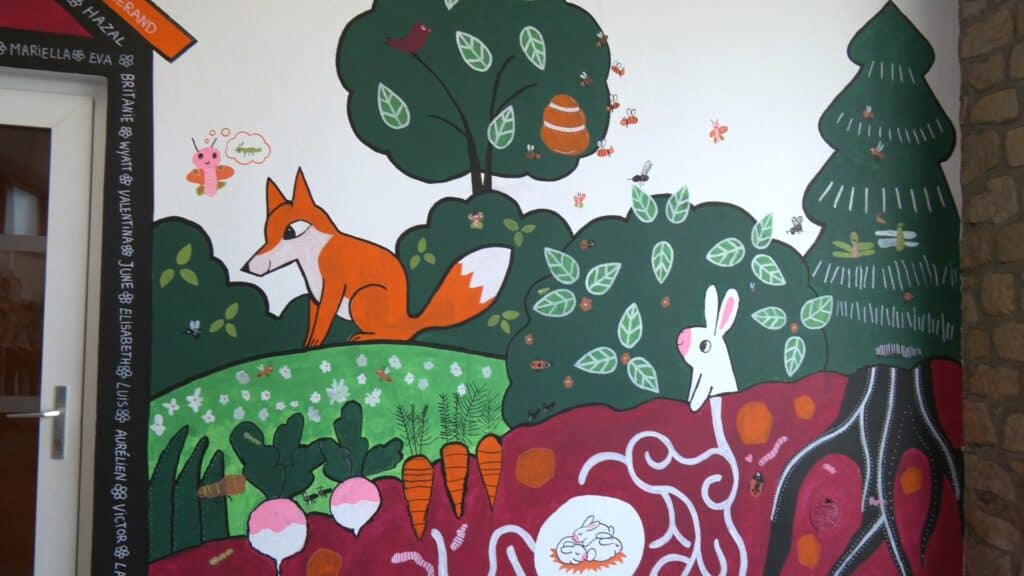 Alsting : une fresque pour embellir l'école